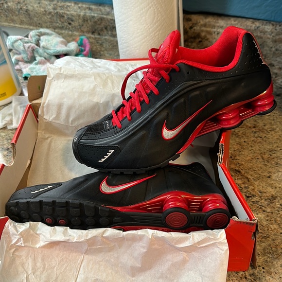 Nike Other - Nike show R4